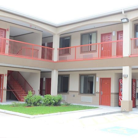 Palace Inn Sam Houston Race Park Exterior photo
