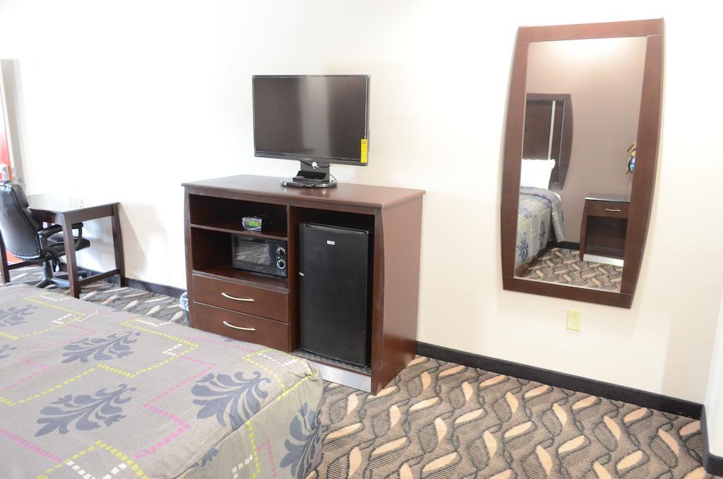 Palace Inn Sam Houston Race Park Room photo