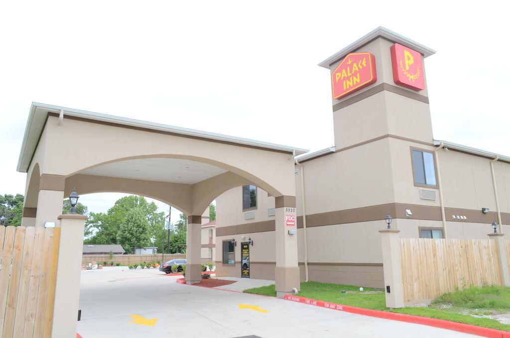 Palace Inn Sam Houston Race Park Exterior photo