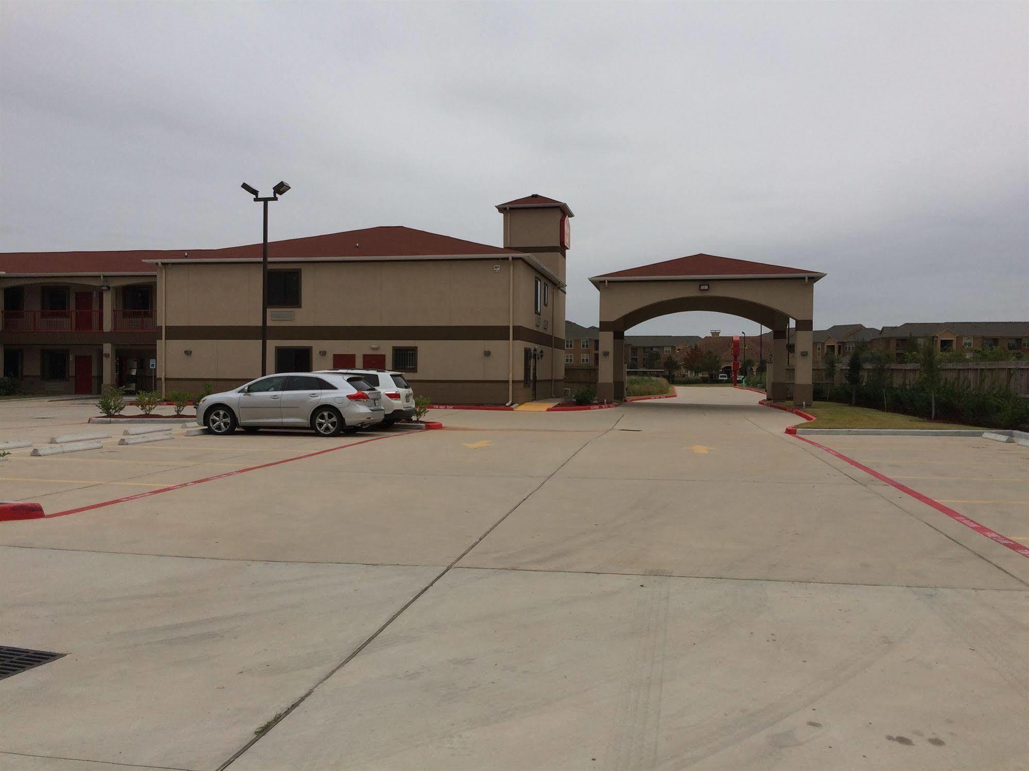 Palace Inn Sam Houston Race Park Exterior photo